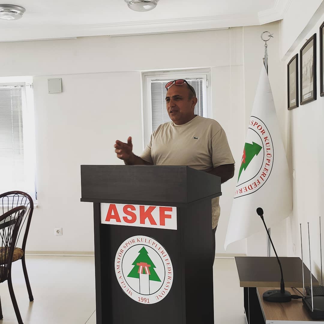 Kulüp Başkanı İbrahim Özdemir, Muğla ASKF toplantısında konuşurken