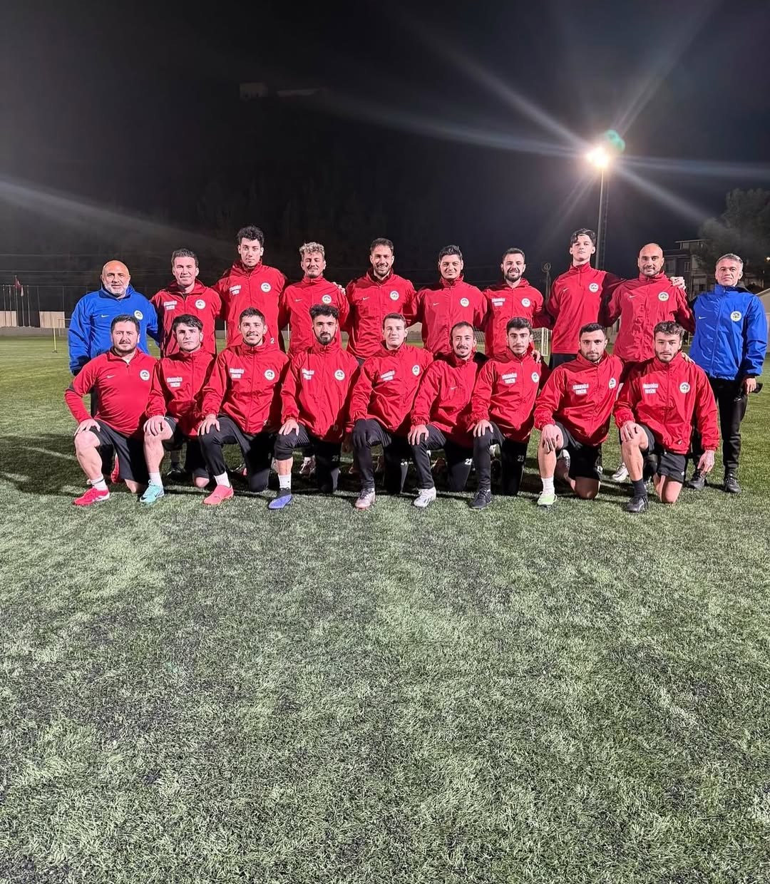 Beldibispor takımı gece antrenmanında